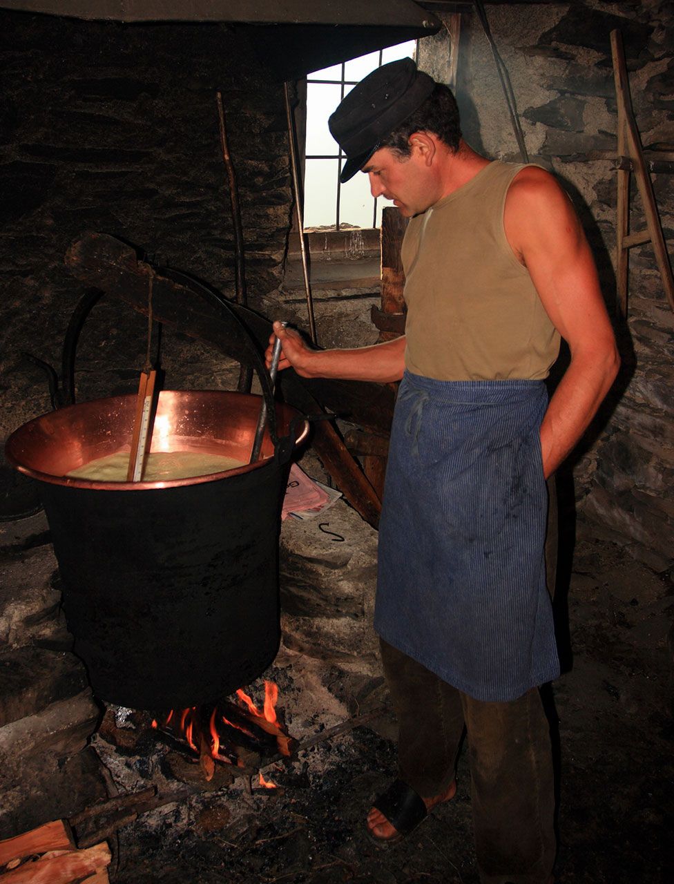 lavorazione formaggio tronella